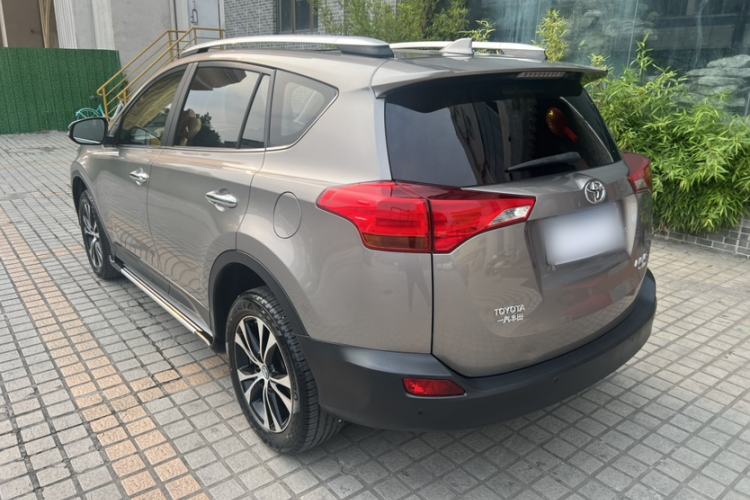 Used Toyota RAV4 2015 2.5L Automatic 4x4 Luxury Edition
