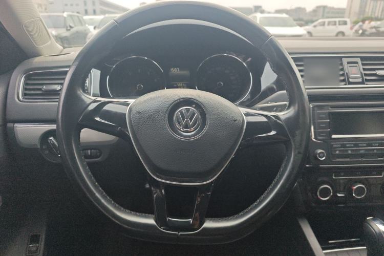 Used Volkswagen Sagitar 2015 1.6L Automatic Comfort Model
