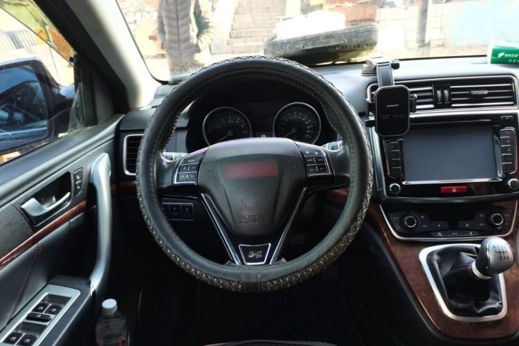 Used Haval H6 2015 Revised Version Sport Edition 1.5T Manual Transmission Two-Wheel Drive Elite Grade
