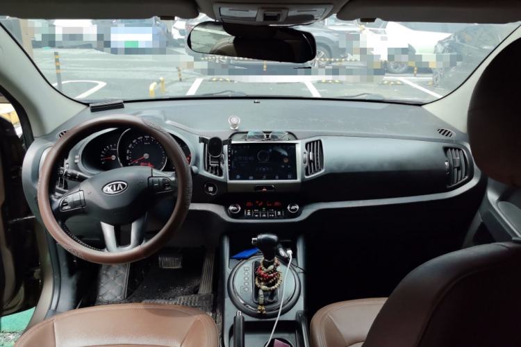 Used Kia Sportage R 2014 2.0L Automatic Two-Wheel Drive GLS Trim Center Console