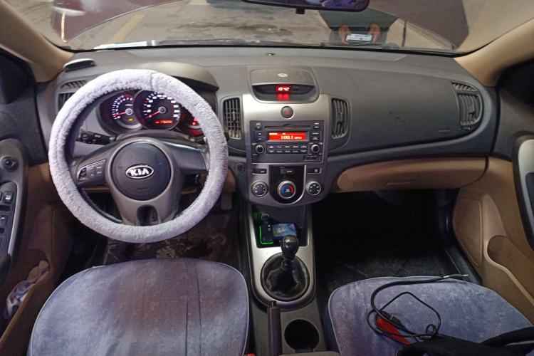 Used Kia Forte 2009 1.6L MT GL Center Console