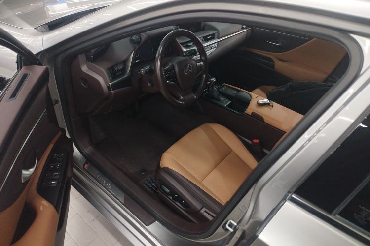 Used Lexus ES 2020 260 Excellence Edition
