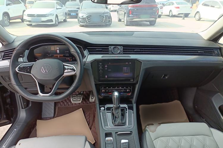 Used Volkswagen Magotan 2023 2 Million Units Limited Edition 330TSI DSG Leading Version Center Console