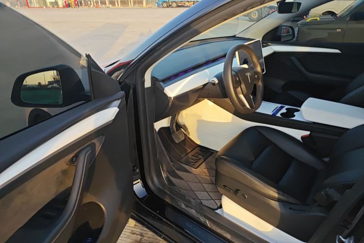 Used Tesla Model Y 2021 Long-Range All-Wheel-Drive Version 3D7