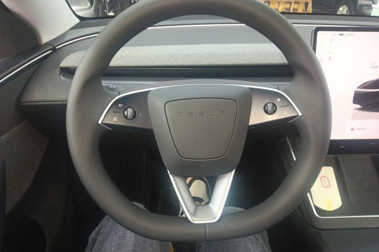 Used Tesla Model Y 2025 Rear-Wheel-Drive Version
