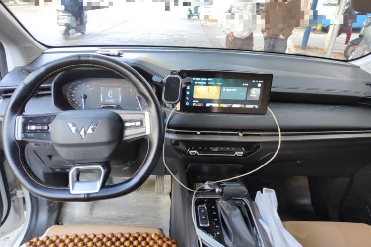 Used Wuling Jiachen 2022 1.5T CVT Smart Luxury Version Center Console