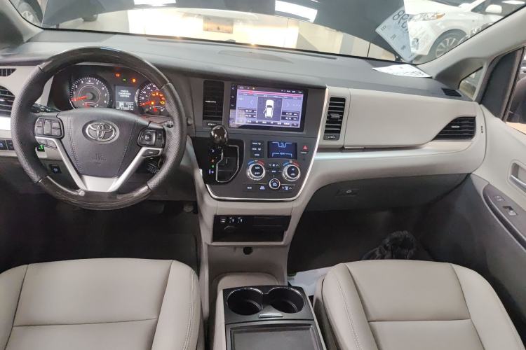 Used Toyota SIENNA 2017 3.5L Four-Wheel Drive LE Trim 7 Seats – U.S. Specification
