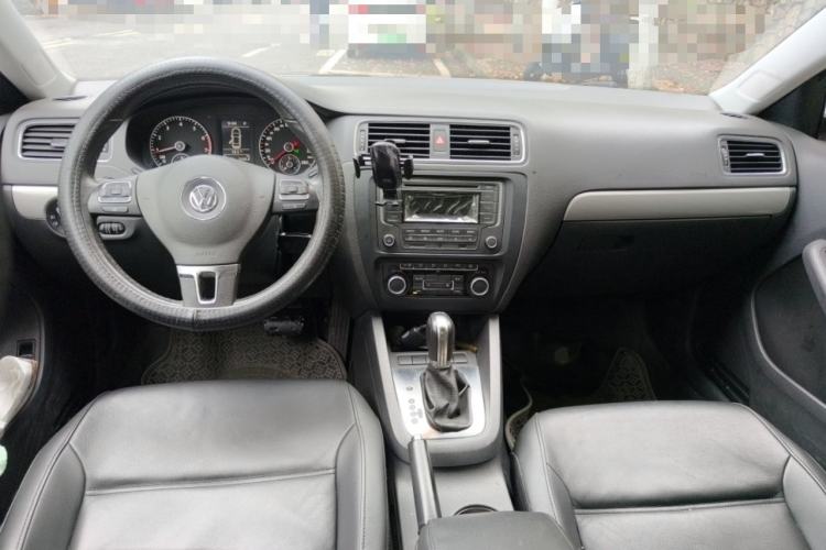 Used Volkswagen Sagitar 2014 1.4TSI Automatic Luxury Model Center Console