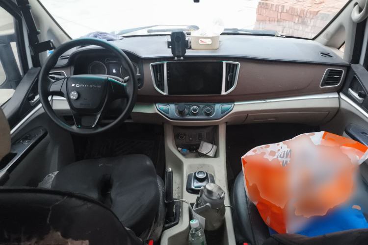 Used FORTHING Lingzhi M5 2020 Comfort Model 5 Seats Center Console