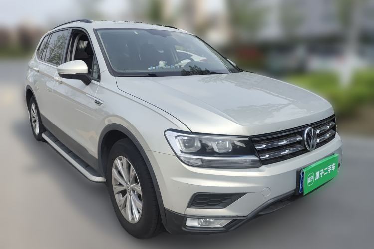 Used Volkswagen Tiguan L 2018 330TSI Automatic Two-Wheel Drive Luxury Edition Front Right 45 Deg