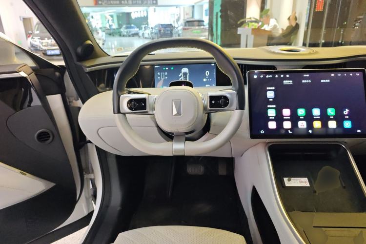 Used Avatr 11 2023 Harmony 90-degree Rear-wheel Drive Edition Steering Wheel