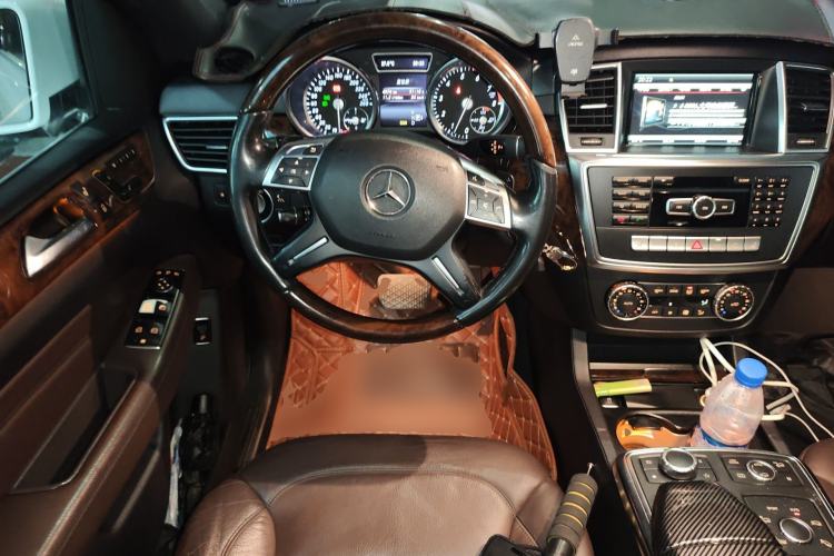 Used Mercedes-Benz M-Class 2014 ML 400 4MATIC Luxury Model Steering Wheel