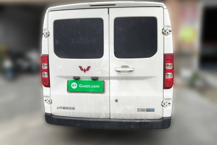 Used Wuling Yangguang 2024 300KM Comfort Version Passenger Van 75kW Rear