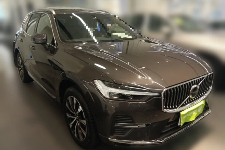 Used Volvo XC60 2023 B5 4x4 Smart Luxury Edition Front Right 45 Deg