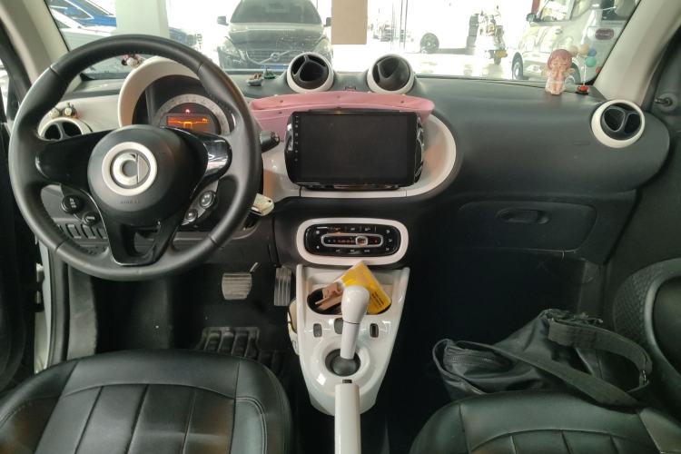 Used smart fortwo 2015 1.0L 52 kW hardtop Dynamic version
