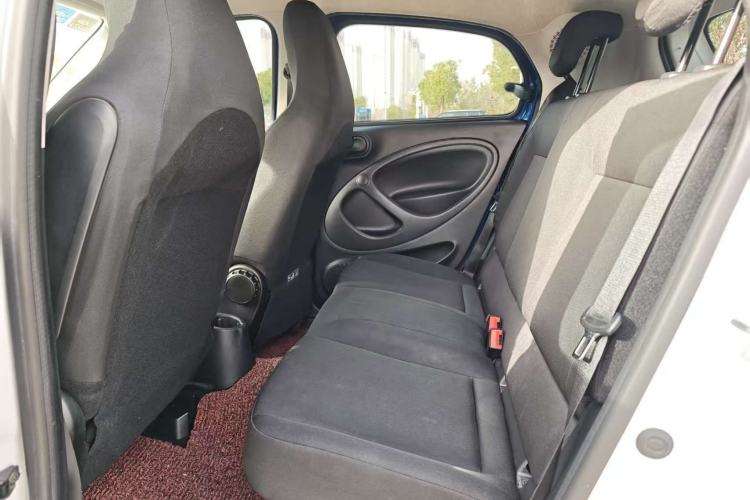 Used smart forfour 2018 1.0L 52 kW Dynamic Edition
