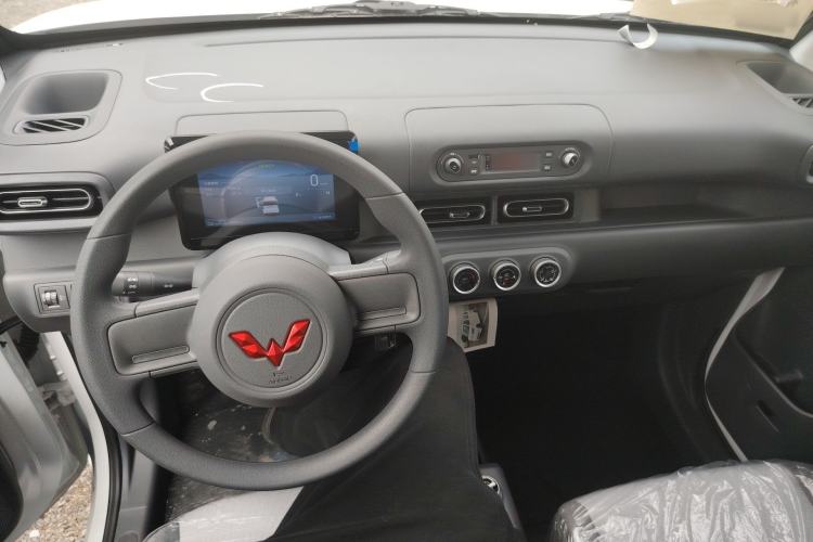Used Wuling Zhiguang New Energy 2025 Model 305km Ambitious Edition Center Console