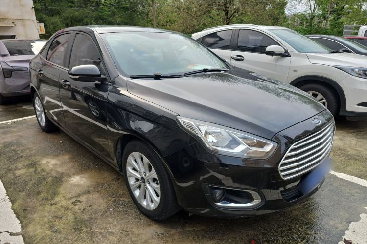 Used Ford Escort 2015 1.5L Automatic Fashion Model Front Right 45 Deg