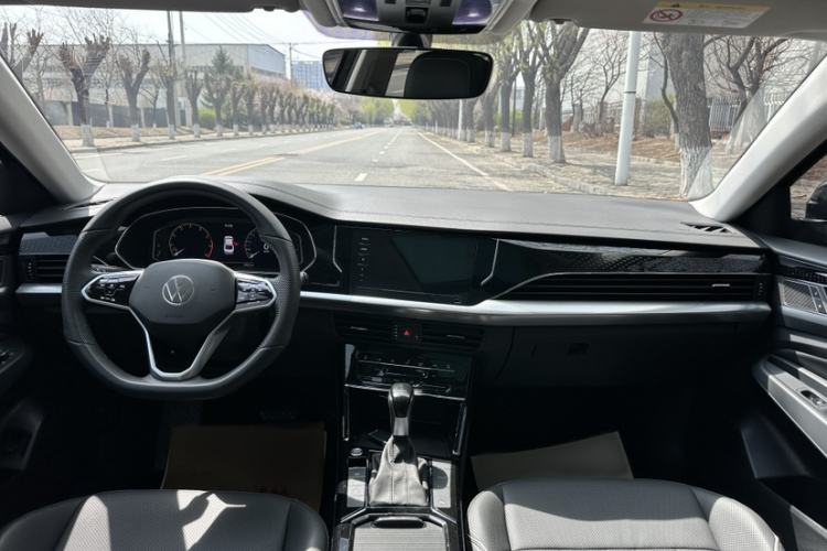 Used Volkswagen Passat 2024 380TSI Dragon Edition Interior 5