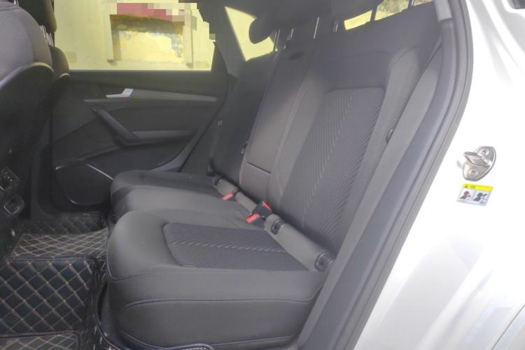Used Audi Q5L 2018 40 TFSI Prestige Edition China VI Emission Standard Left Rear Seat