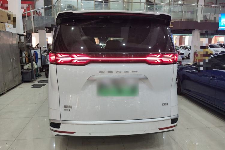 Used Denza D9 2022 DM-i 1040 Prestige Model
