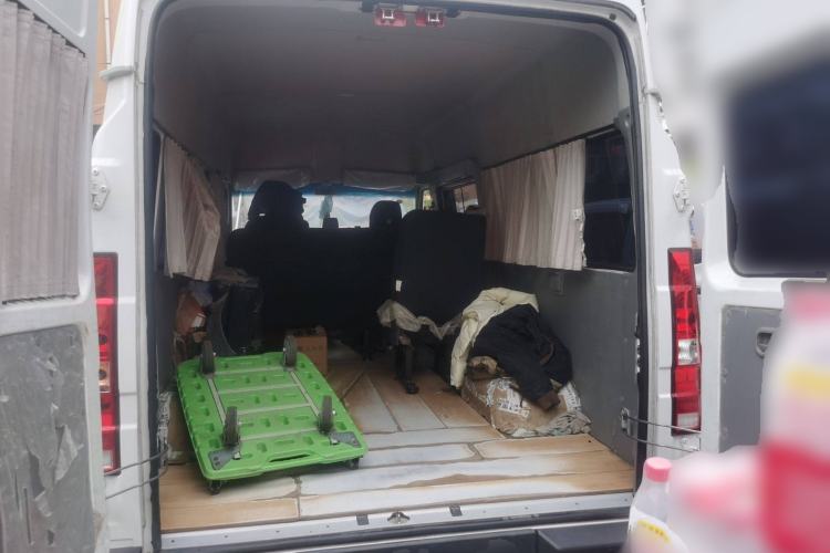 Used Iveco Daily 2023 2.5T A37M1 Long Wheelbase Mid-Roof Dual-Tire Side-Sliding Doors 5-9 Seats
