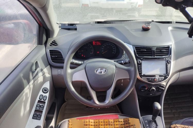 Used Hyundai Verna (older generation) 2014 1.4L Automatic Smart GLS Steering Wheel
