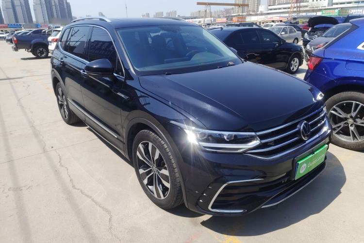 Used Volkswagen Tiguan L 2024 330TSI Automatic Two-Wheel Drive R-Line Enhanced Edition Front Right 45 Deg
