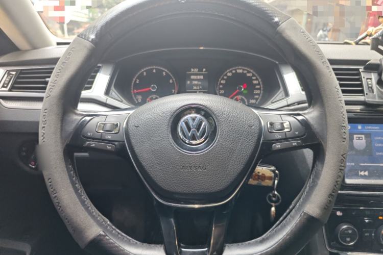 Used Volkswagen Passat 2016 330TSI DSG Luxury Edition Steering Wheel