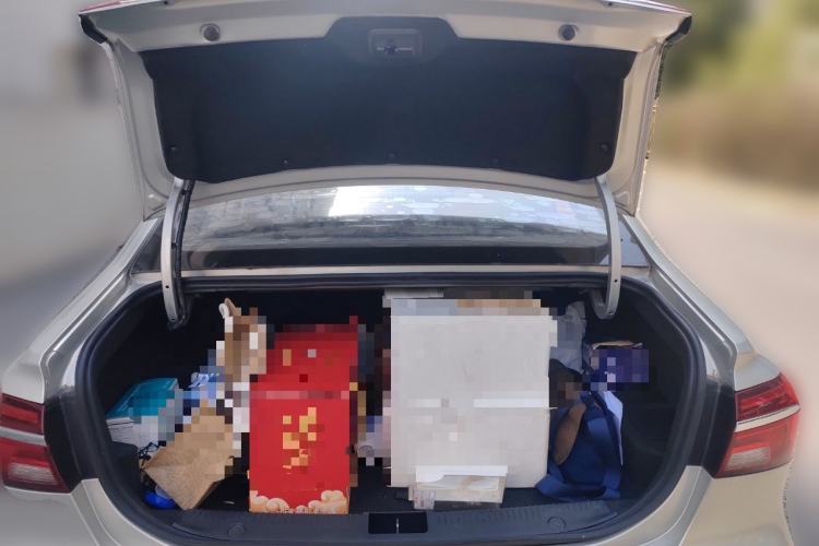 Used Roewe i6 New Energy 2017 45T Hybrid Connect & Smart Enjoyment Edition Trunk