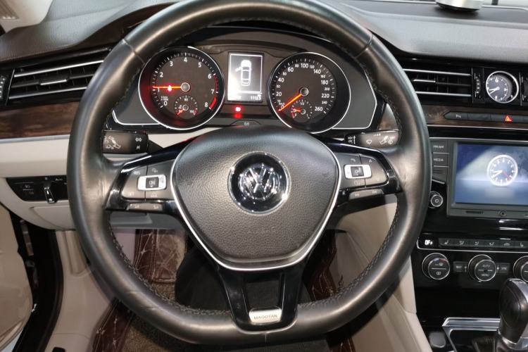 Used Volkswagen Magotan 2017 330TSI DSG Luxury Model
