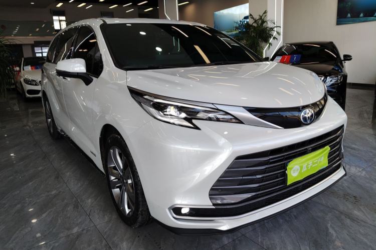 Used Toyota Sienna 2023 2.5L Hybrid Deluxe Edition
