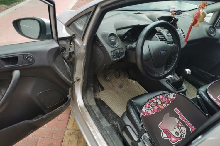 Used Ford Fiesta 2013 Sedan 1.5L Manual Fashion Edition Driver Seat