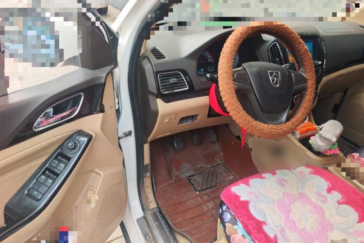Used Baojun 730 2014 1.5L manual Comfort ESP version 7 seats
