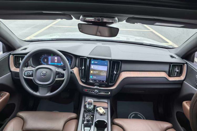 Used Volvo XC60 2023 B5 4x4 Smart Luxury Edition