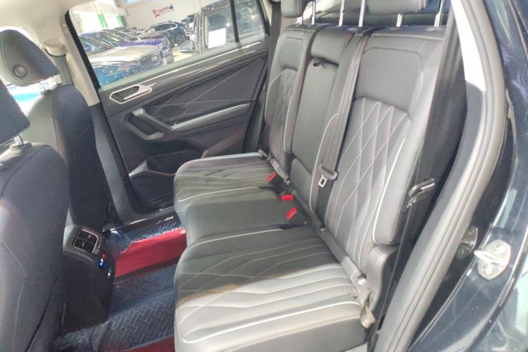 Used Volkswagen Tiguan L 2023 330TSI Automatic Two-Wheel Drive R-Line Enjoyment Edition Left Rear Seat