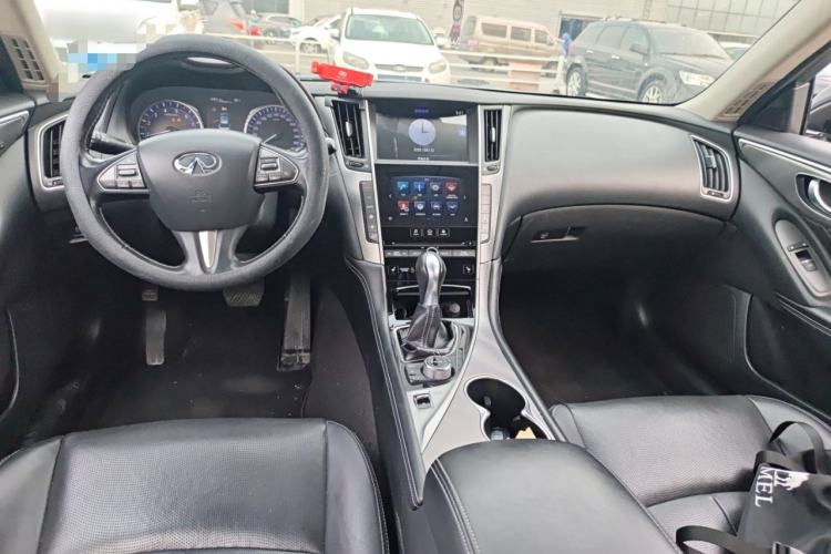 Used Infiniti Q50 2014 3.7L Comfort Edition Center Console