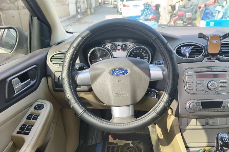 Used Ford Focus 2013 Hatchback Classic 1.8L Manual Fashion Edition
