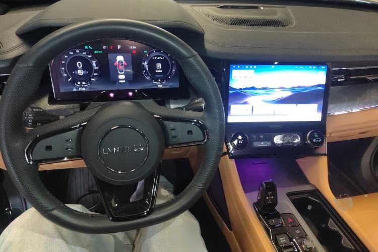 Used Lynk & Co 09 2021 2.0T Halo Six-Seater