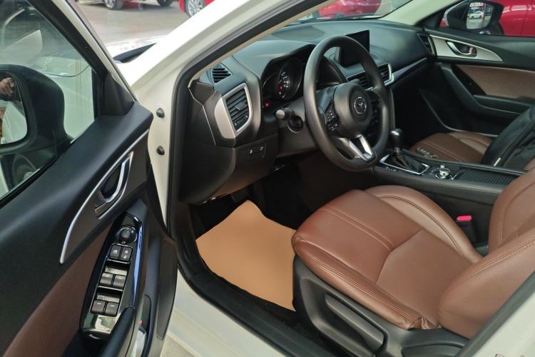 Used Mazda 3 Axela 2019 Cloud-Controlled Sedan 1.5L Automatic Luxury Model China VI Standard Driver Seat