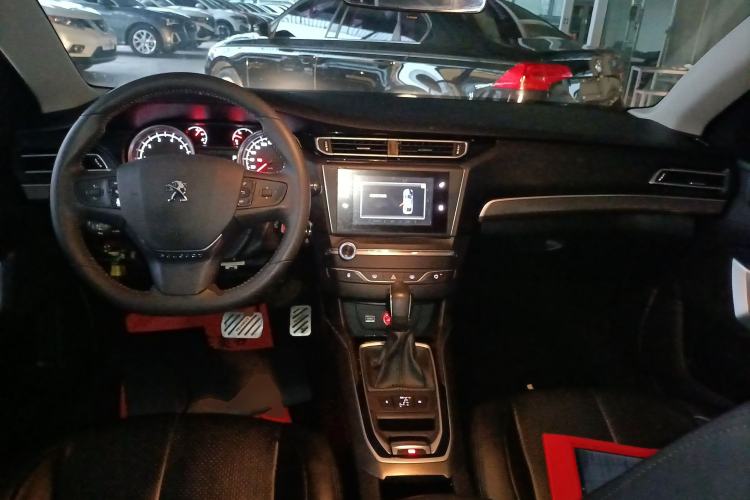 Used Peugeot 408 2015 1.2T Automatic Luxury Edition Center Console