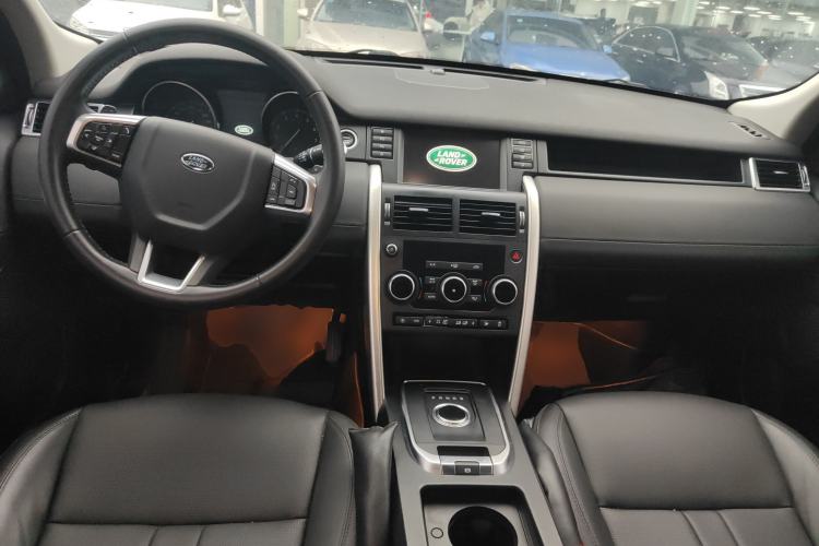 Used Land Rover Discovery Sport 2018 240 PS SE Version Center Console