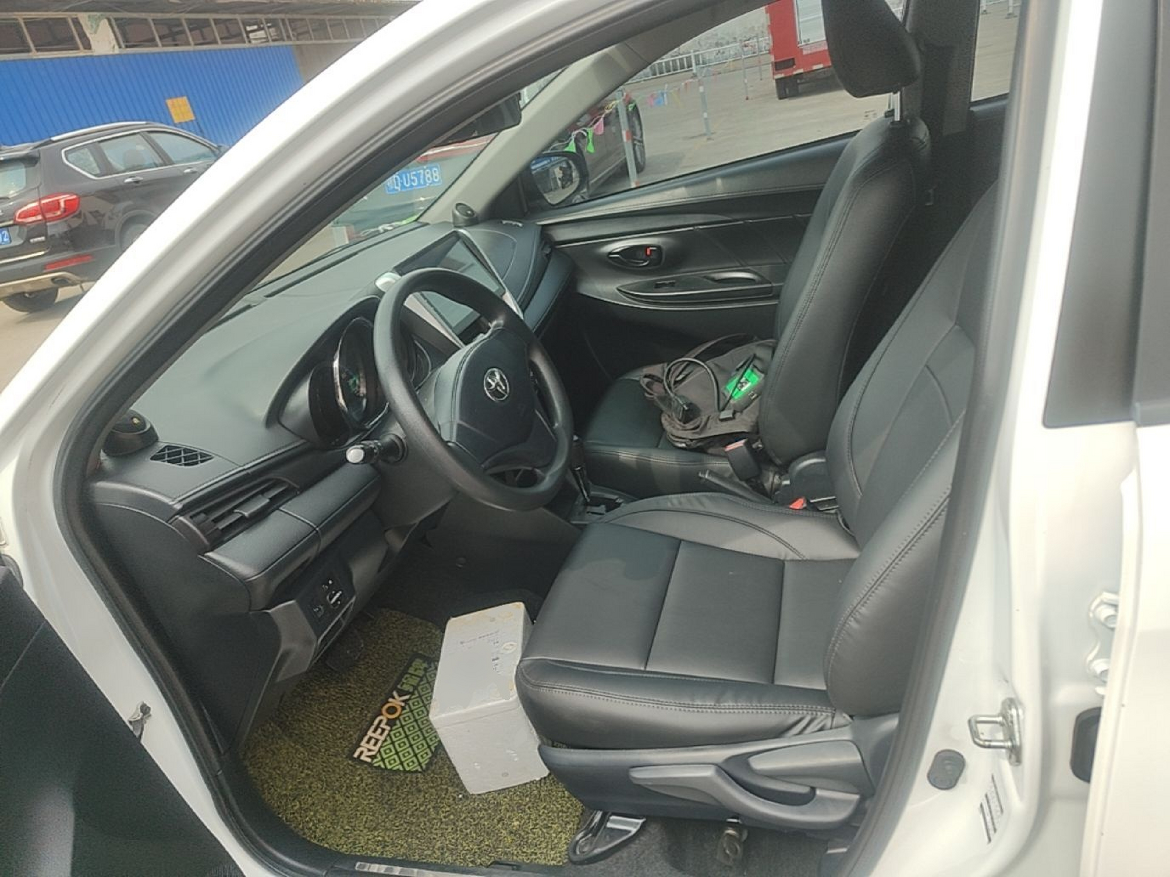 Vordere Reihe im Auto
