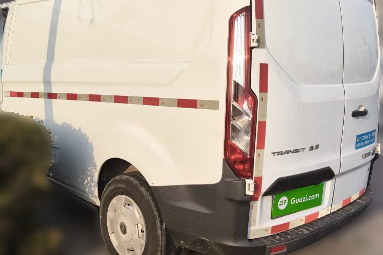 Used Ford Transit 2019 2.0T Diesel Van Mid-Chassis Mid-Roof 3-Seater China VI Standard
