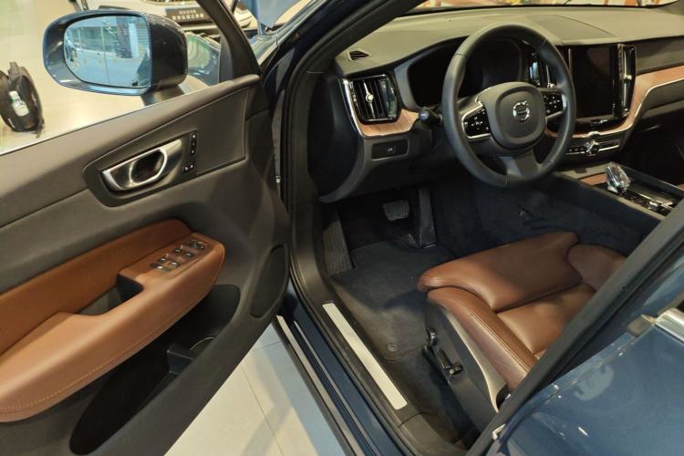 Used Volvo XC60 2024 B5 4x4 Smart Luxury Edition