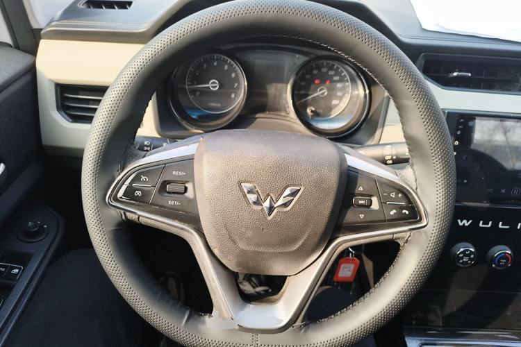 Used Wuling Hongguang PLUS 2019 1.5T Manual Luxury 7-Seater
