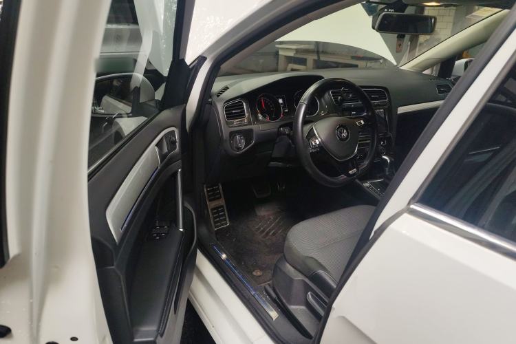 Used Volkswagen Golf Pure Electric 2020 Chari Driver Seat