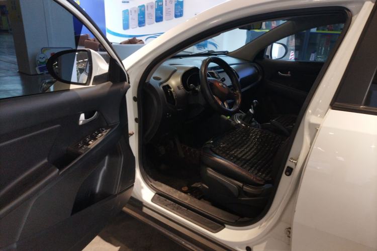 Used Kia Sportage R 2015 2.0L Manual Two-Wheel Drive GL Model
