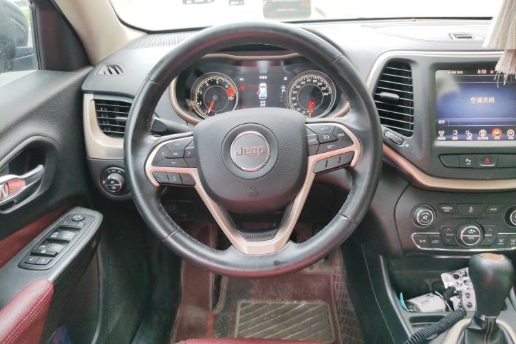 Used Jeep Cherokee 2016 2.0L Leading Edition Steering Wheel