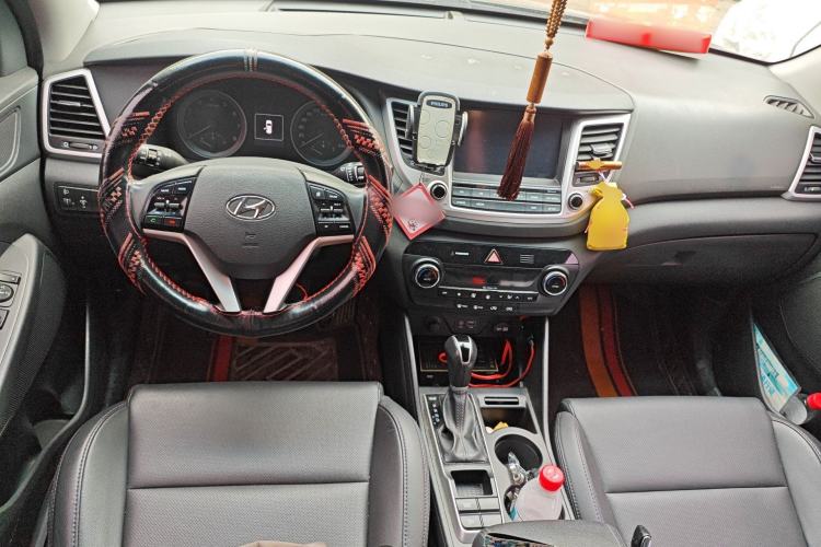 Used Hyundai Tucson 2015 1.6T Dual-Clutch Two-Wheel-Drive Smart Model Center Console
